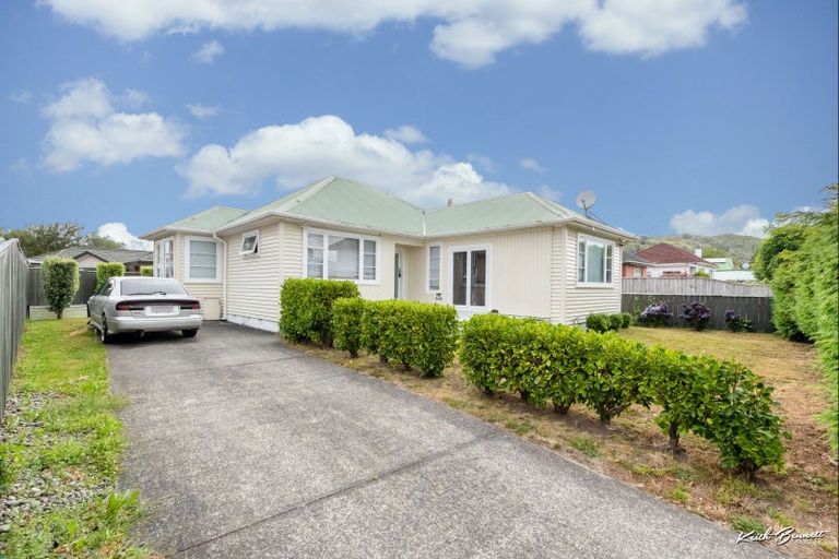 Photo of property in 18 Ebdentown Street, Ebdentown, Upper Hutt, 5018