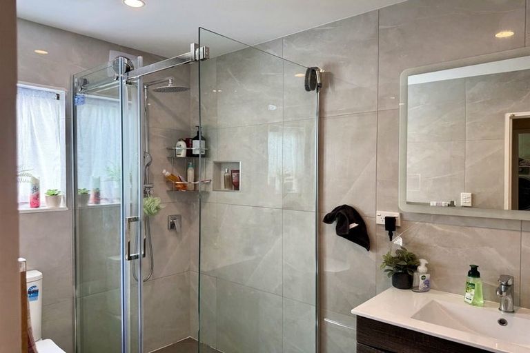 Photo of property in 4 Thistledew Place, Bayview, Auckland, 0629