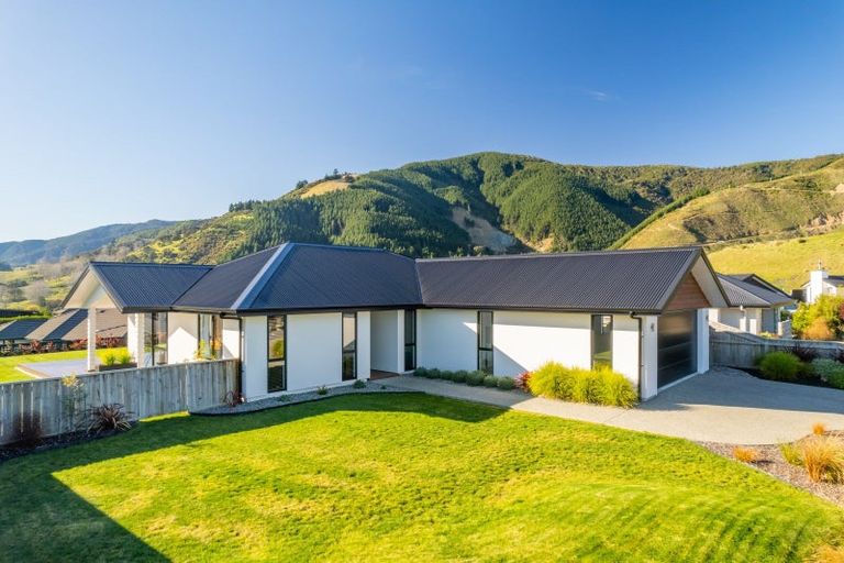 Photo of property in 8 Huntaway Close, Stoke, Nelson, 7011