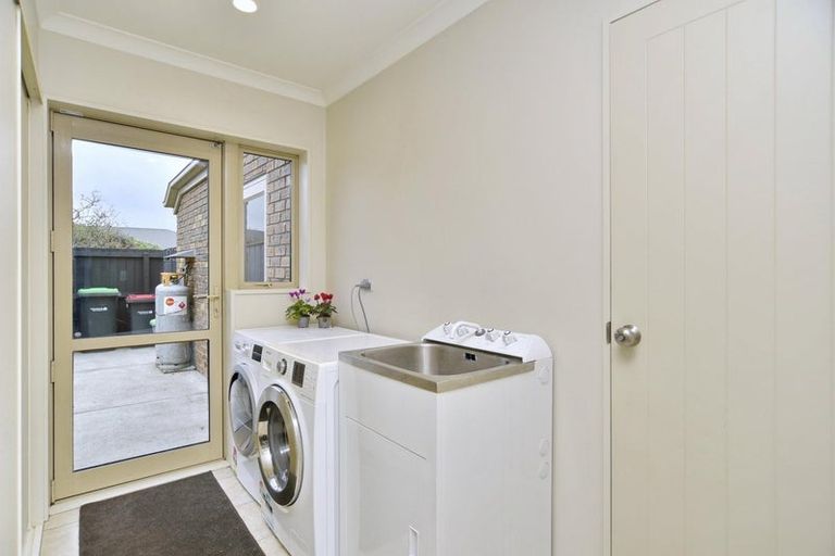 Photo of property in 11 Springside Place, Redwood, Christchurch, 8051