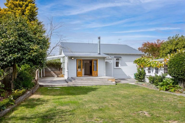 Photo of property in 35 Cambridge Terrace, Masterton, 5810