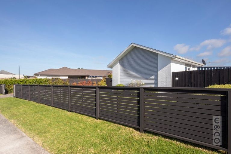 Photo of property in 30 Jelas Drive, Riverhead, 0820