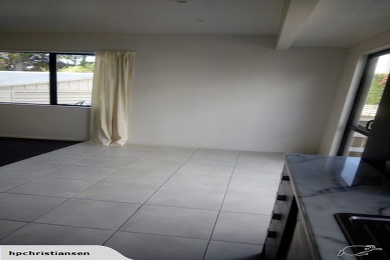 Photo of property in 1/73 Rosedale Road, Pinehill, Auckland, 0632