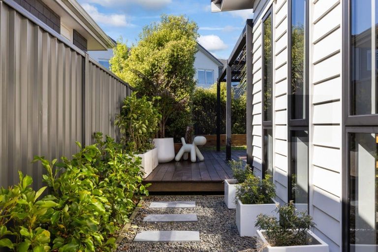 Photo of property in 10 Pateke Drive, Kenepuru, Porirua, 5022