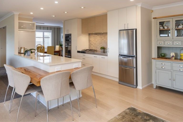 Photo of property in 3 Pounamu Place, Shelly Park, Auckland, 2014