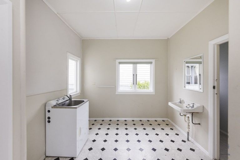 Photo of property in 47 Knowles Street, Terrace End, Palmerston North, 4410