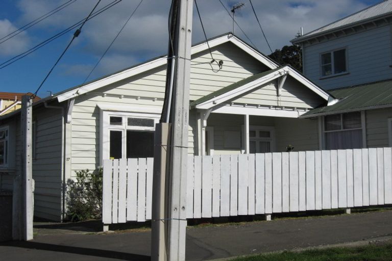 Photo of property in 17 Naughton Terrace, Kilbirnie, Wellington, 6022