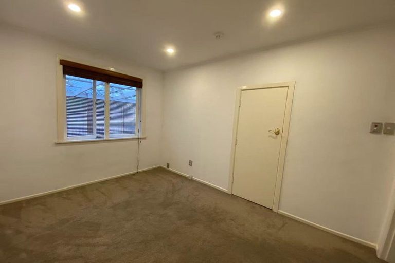 Photo of property in 5 Crockett Lane, Henderson, Auckland, 0610