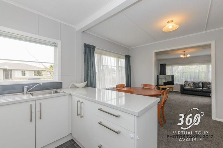 Photo of property in 8 Galway Avenue, Hokowhitu, Palmerston North, 4410
