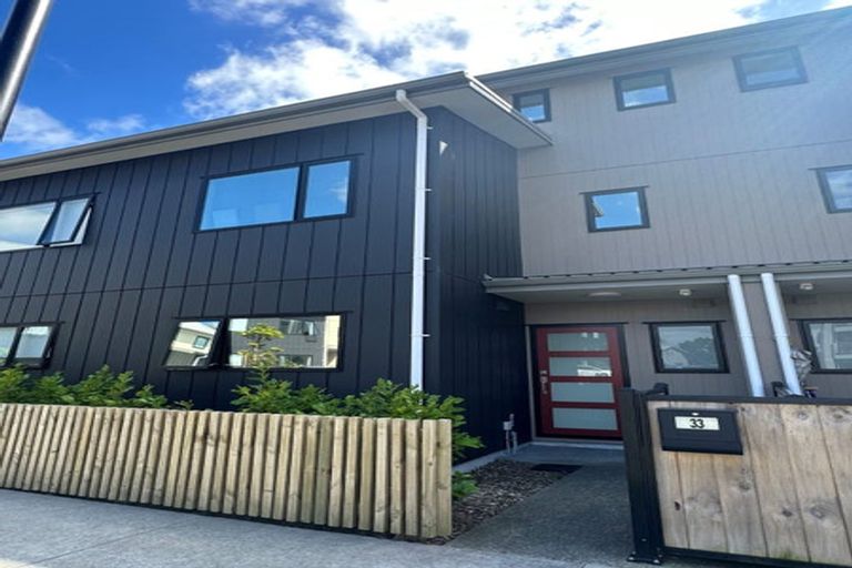 Photo of property in 33 Eileen Newey Place, Henderson, Auckland, 0612