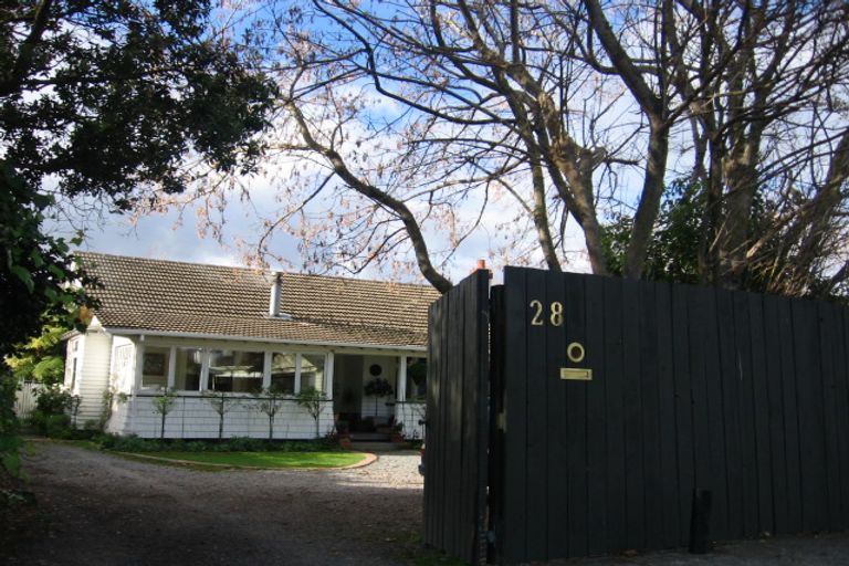 Photo of property in 28 Ludlam Crescent, Woburn, Lower Hutt, 5010