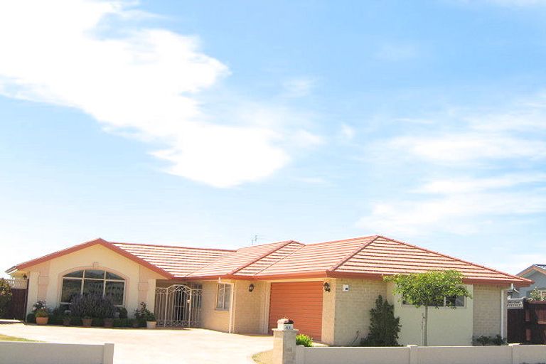 Photo of property in 68 Eastwood Rise, Waimairi Beach, Christchurch, 8083