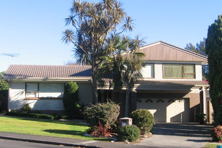 Photo of property in 8 Bellfield Road, Opaheke, Papakura, 2113