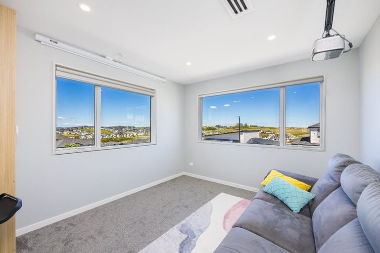 Photo of property in 14 Davey Crescent, Orewa, 0931