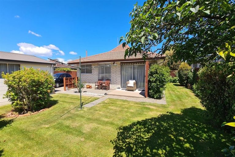 Photo of property in 2/8 Camrose Place, Ilam, Christchurch, 8041