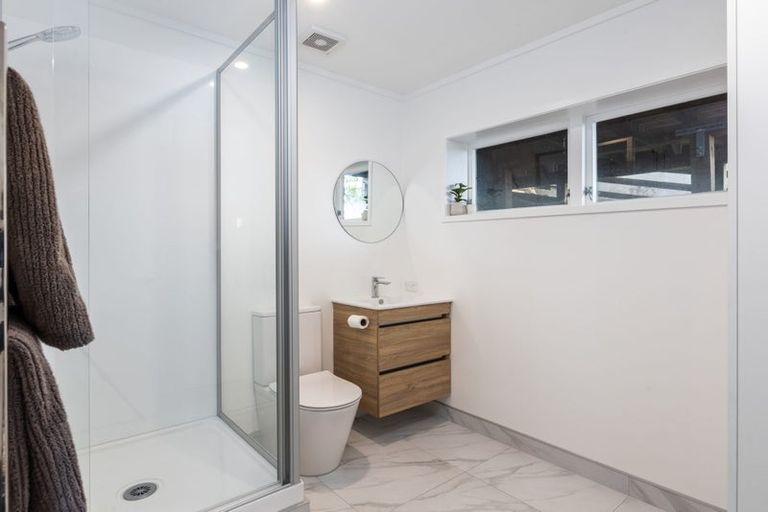 Photo of property in 1/21 Deuxberry Avenue, Northcote, Auckland, 0627