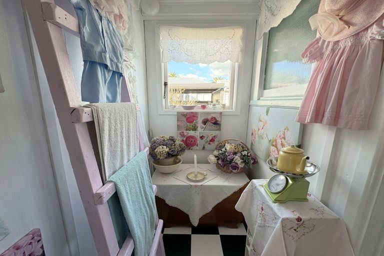 Photo of property in 11 Waverley Street, Waipawa, 4210