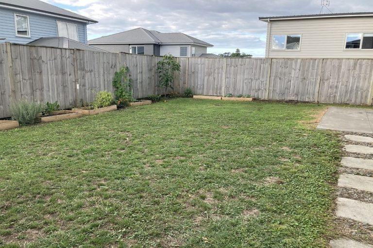 Photo of property in 37 Mettam Drive, Swanson, Auckland, 0614