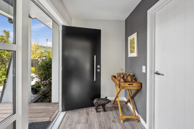 Photo of property in 18 Lakemere Way, Kinloch, Taupo, 3377