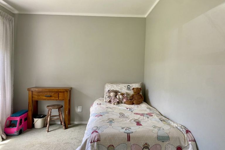 Photo of property in 10 Bill Phillip Place, Clendon Park, Auckland, 2103