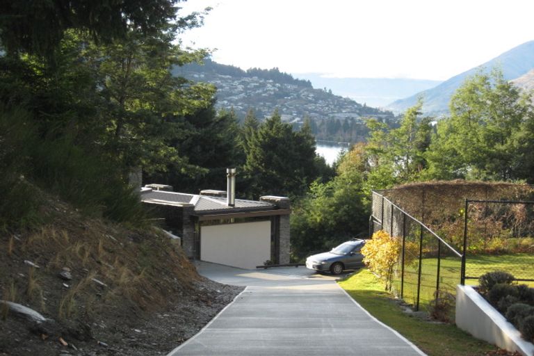Photo of property in 15 Whitbourn Place, Fernhill, Queenstown, 9300
