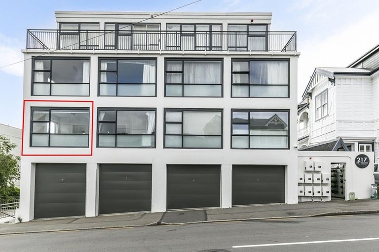Photo of property in Avon Apartments, 16/217 The Terrace, Wellington Central, Wellington, 6011