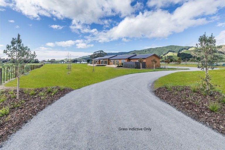 Photo of property in 435 Tararua Road, Levin, 5571
