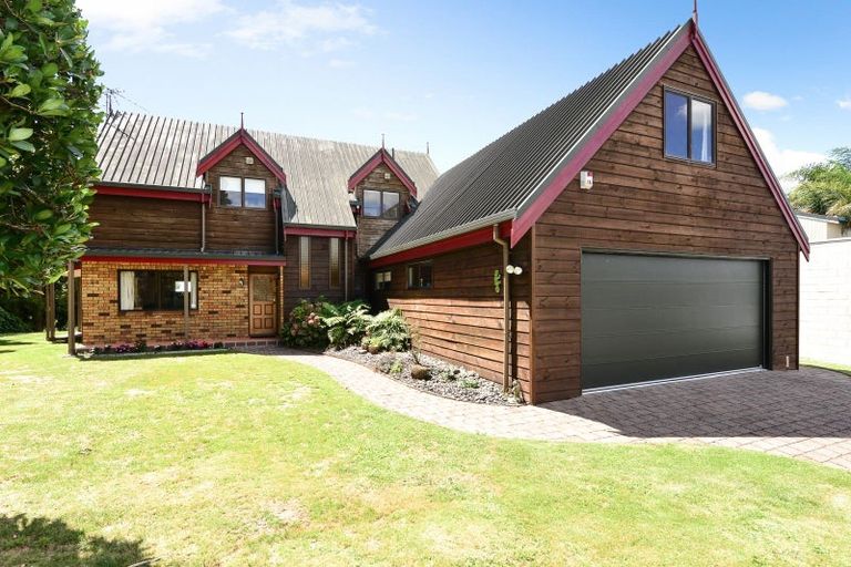 Photo of property in 12 Grassy Downs Place, St Andrews, Hamilton, 3200