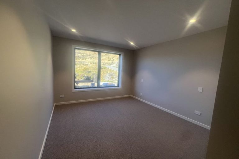 Photo of property in 4 Red Deer Rise, Kelvin Heights, Queenstown, 9300