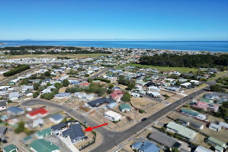 Photo of property in 22 Hennessy Street East, Foxton Beach, Foxton, 4815