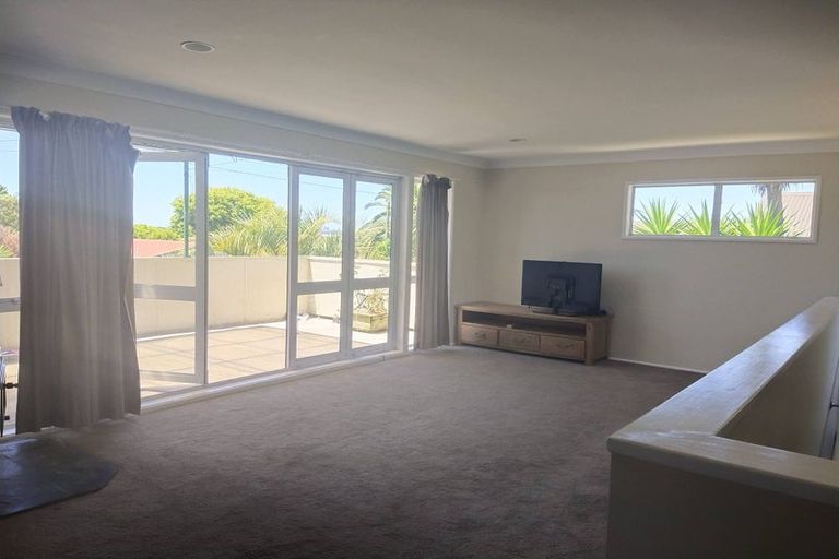 Photo of property in 79 Tirimoana Road, Te Atatu South, Auckland, 0602