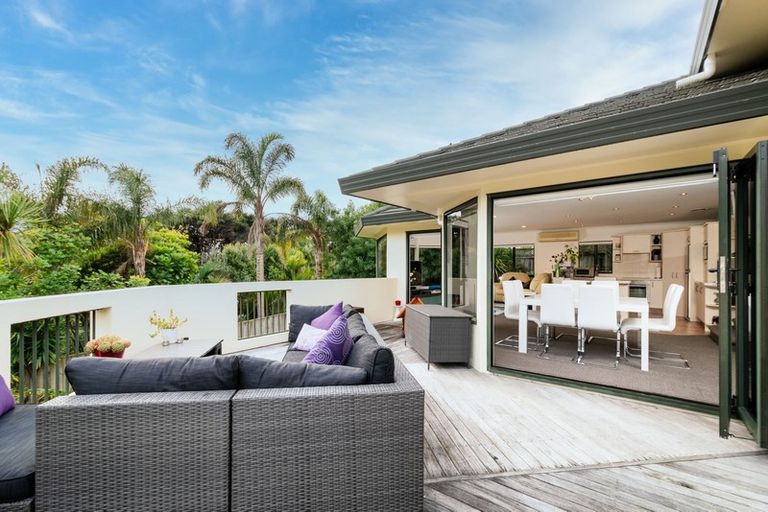 Photo of property in 35 Vermeer Place, West Harbour, Auckland, 0618