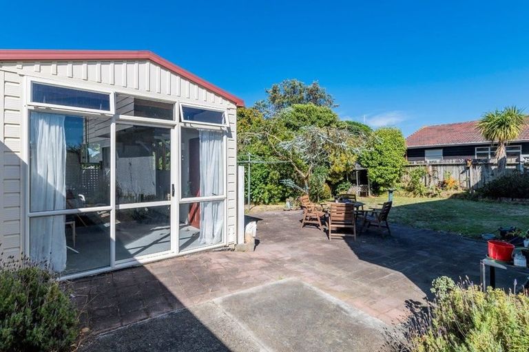 Photo of property in 22 Sunset Terrace, Waikanae Beach, Waikanae, 5036