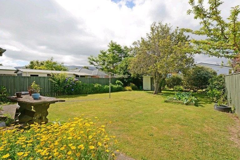 Photo of property in 16 Hazel Street, Ebdentown, Upper Hutt, 5018