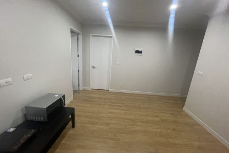 Photo of property in 60 Huntington Park Drive, Greenhithe, Auckland, 0632