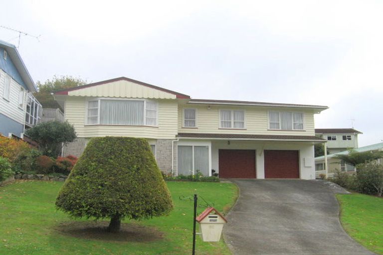 Photo of property in 16 Oriel Avenue, Tawa, Wellington, 5028