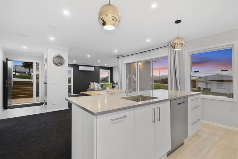 Photo of property in 158 Endeavour Drive, Whitby, Porirua, 5024