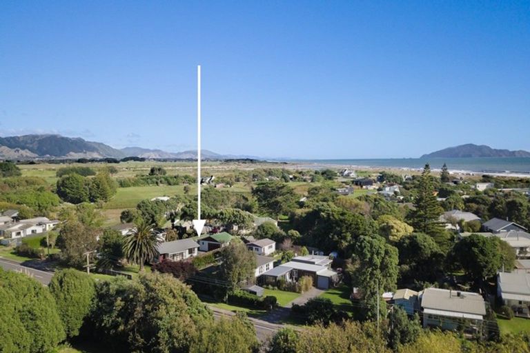 Photo of property in 37 Rangiuru Road, Otaki Beach, Otaki, 5512