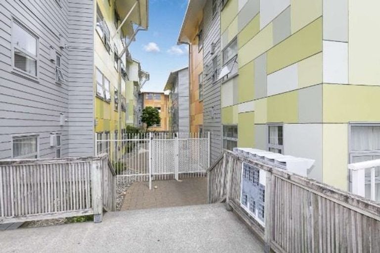 Photo of property in Drummond Street Flats, 1/19 Drummond Street, Mount Cook, Wellington, 6021