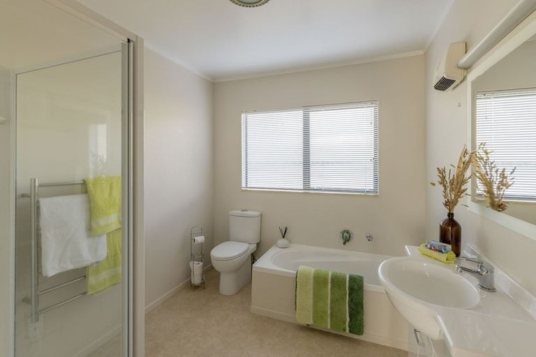 Photo of property in 25 Rauparaha Street, Waikanae Beach, Waikanae, 5036