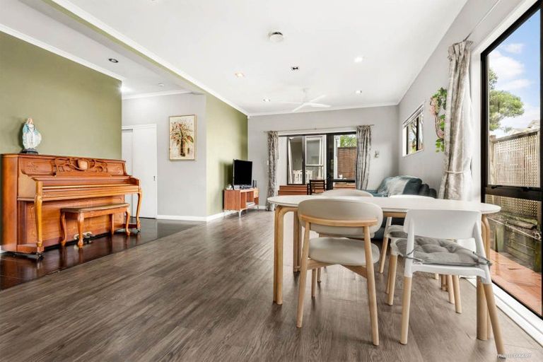 Photo of property in 2 Arlose Place, Westgate, Auckland, 0614