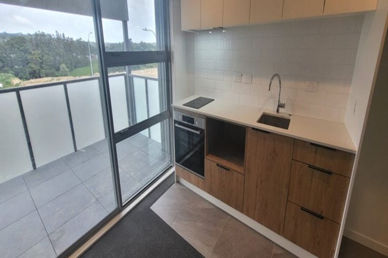 Photo of property in 302/26 Shortfin Place, Flat Bush, Auckland, 2019