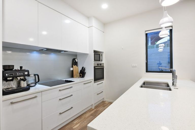 Photo of property in 17d Crosby Road, West Harbour, Auckland, 0618