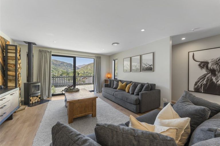 Photo of property in 22 Morning Star Terrace, Arthurs Point, Queenstown, 9371
