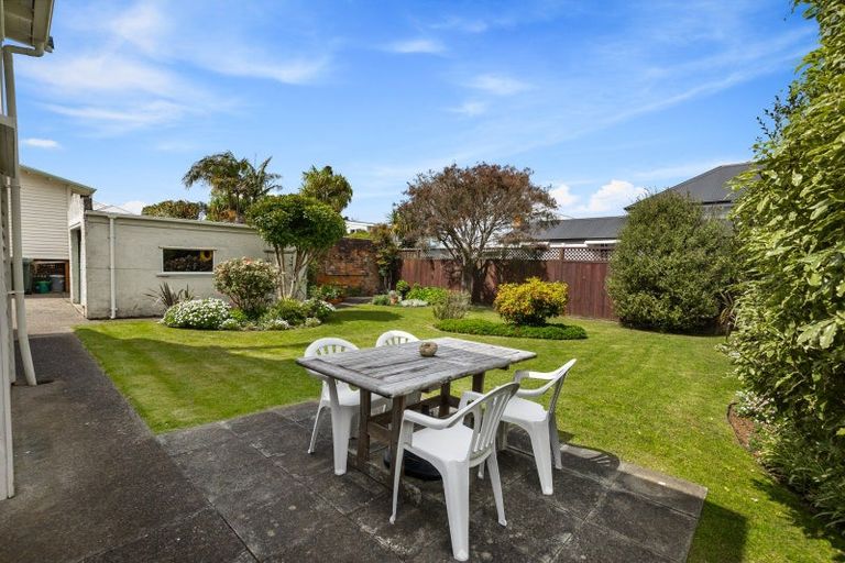 Photo of property in 2 Rattray Street, Devonport, Auckland, 0624