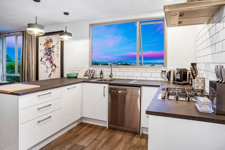 Photo of property in 11 Beauchamp Drive, Massey, Auckland, 0614