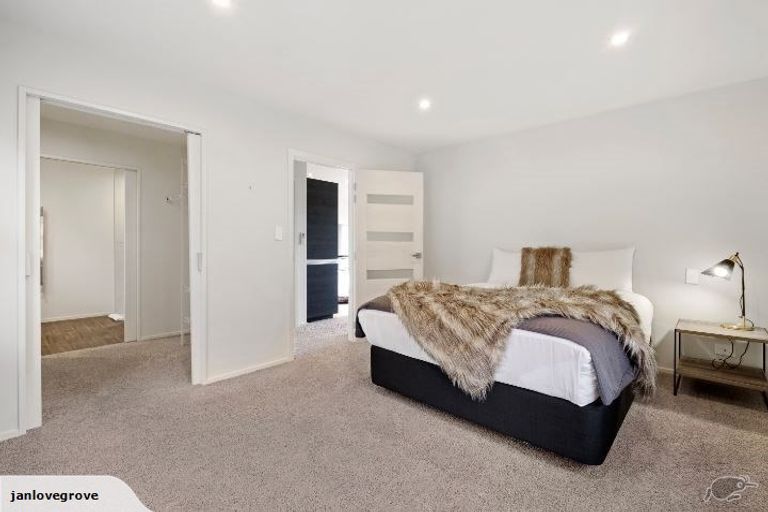 Photo of property in 31 Rannoch Drive, Jacks Point, Queenstown, 9371