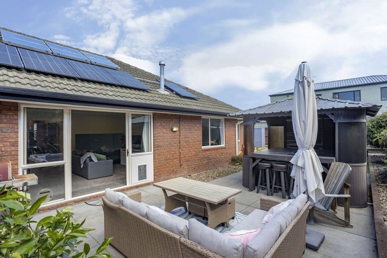 Photo of property in 1 Flaxgrove Place, Parklands, Christchurch, 8083