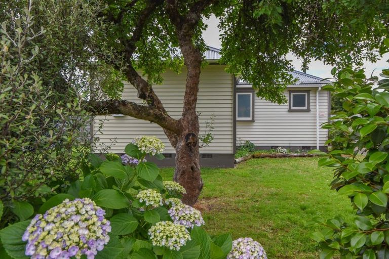 Photo of property in 2 Kent Street, Carterton, 5713