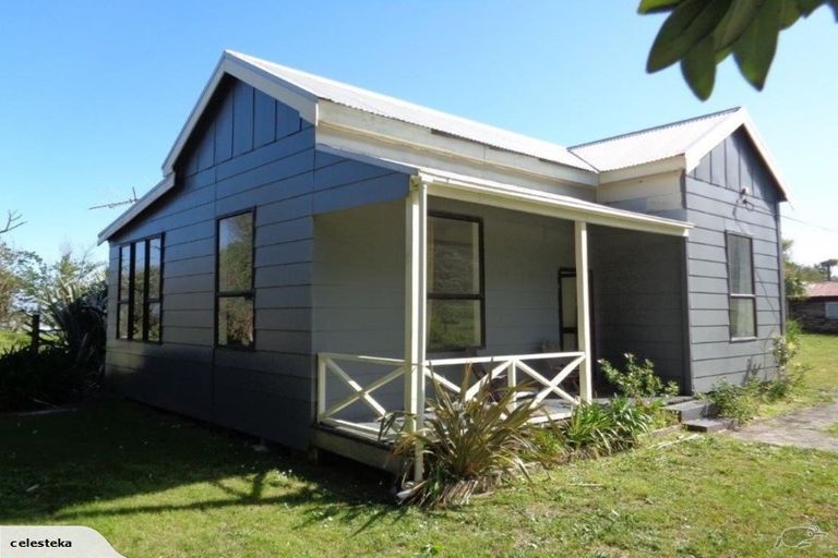 Photo of property in 33 Main Road, Hector, 7822